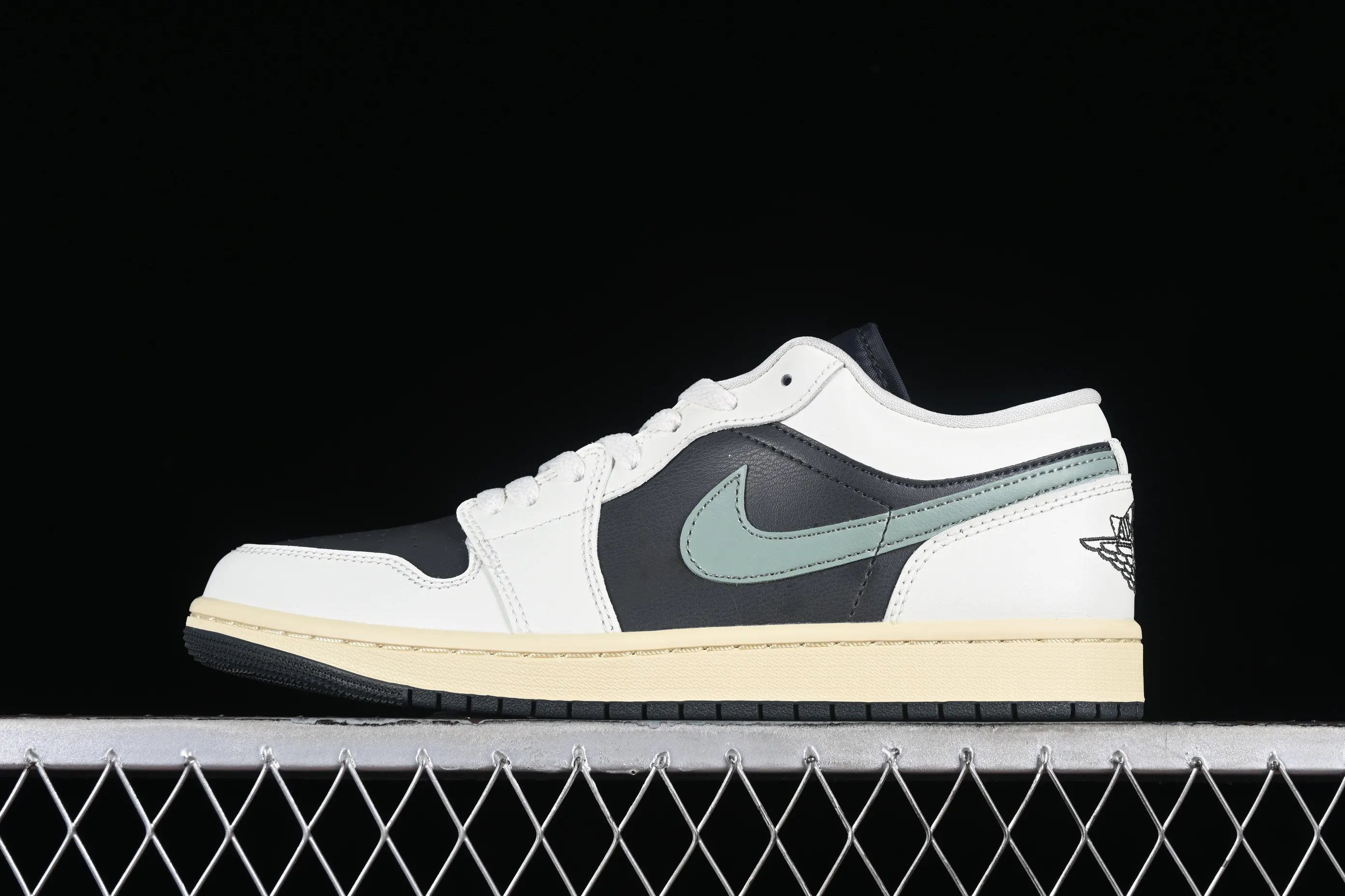 All categories Air Jordan Jordan series basketball shoes Air Jordan 1 Low G version pure original Air Jordan 1 Low AJ1 Joe 1 black and green low-bang cultural casual sneakers DC0774-001